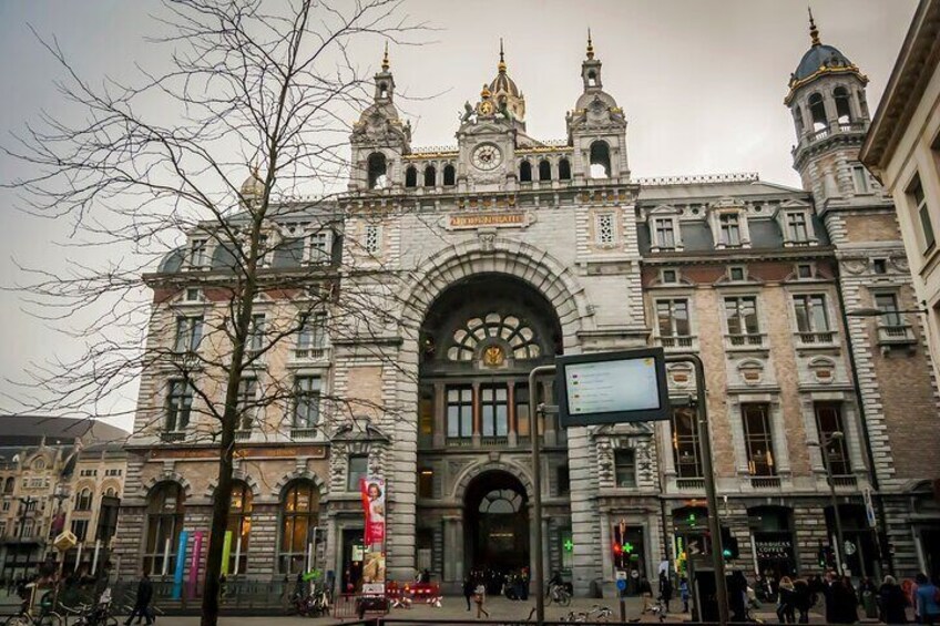 Experience Antwerp's charm on our guided walk