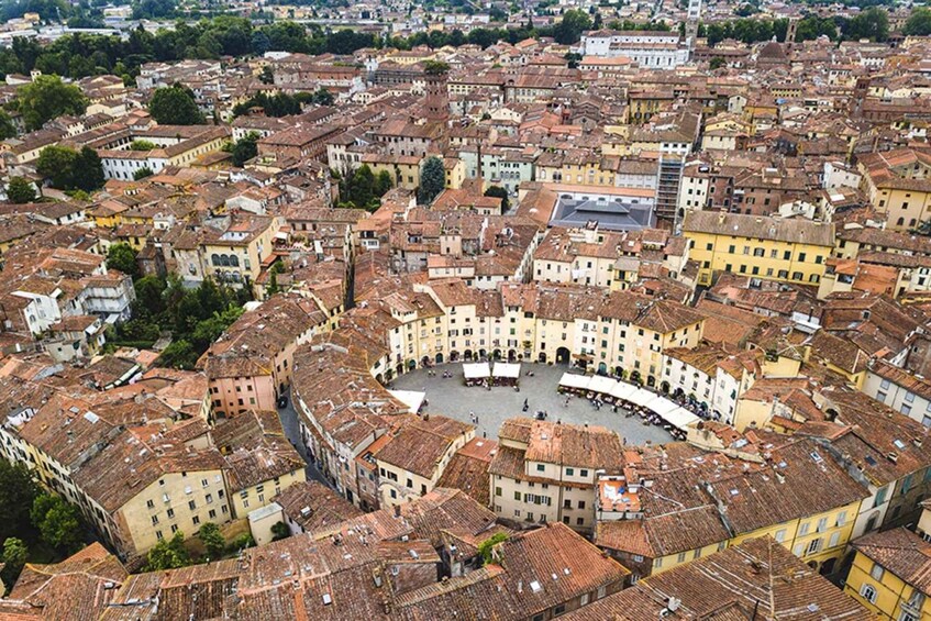 Lucca from/to Pistoia: reach Tuscany’s cities of art by rail