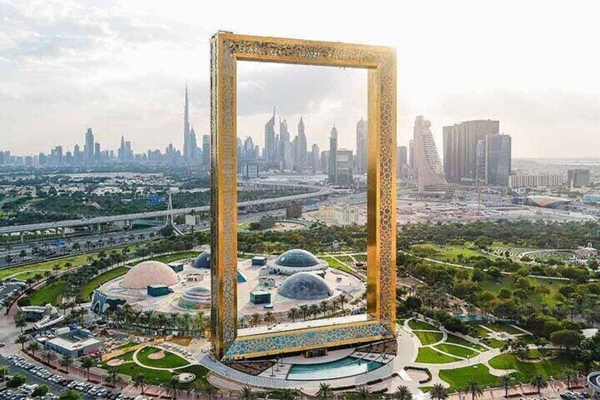 Dubai Frame Tickets + Dubai Aquarium & Underwater Zoo Tickets