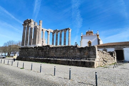 Private Walking Tour in Evora and Winery Experience in Alentejo