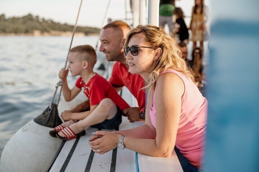 3 Hours Shared Sunset and Dolphin Safari in Fažana
