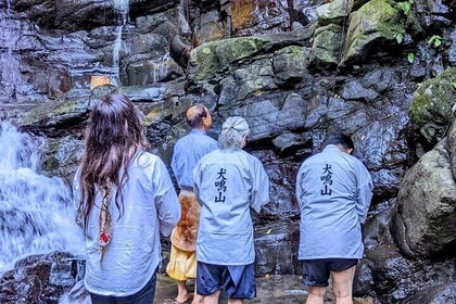 Leg Waterfall Training Experience at Mt. Inunaki in Osaka