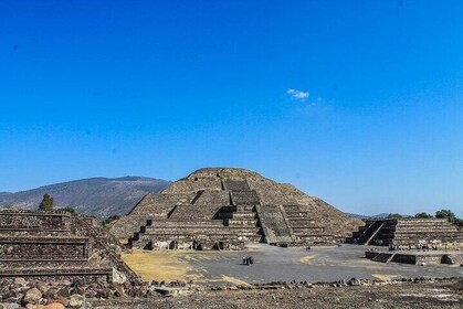 Pyramids Tour, Plaza of the 3 Cultures and Basilica of Guadalupe