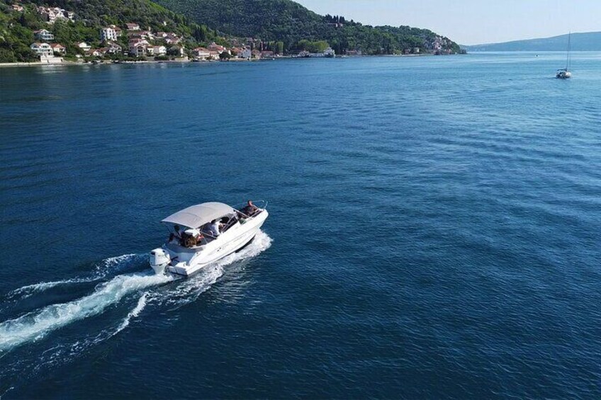  Private Speedboat Tour in Lux Marina and Secluded Beach 4H