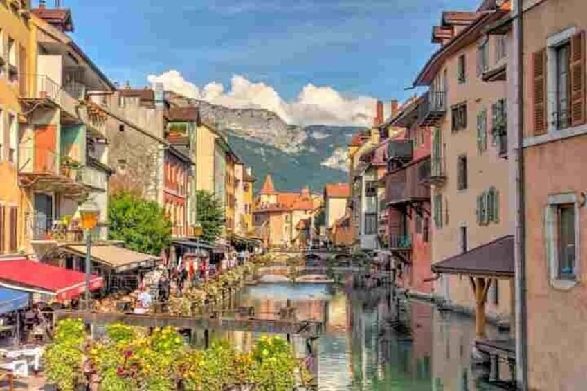 Immersive day in Annecy Treasure hunt and Home Shopping