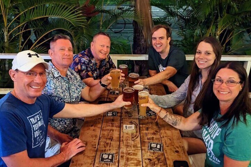 History Tour Pub Crawl in Waikiki