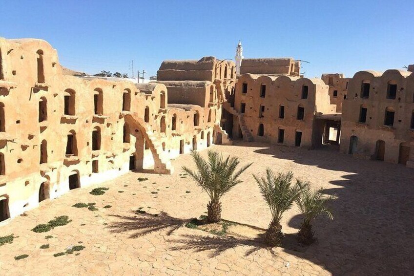 3 Days Between Bedouin Tent and Berber Chalet in the Tunisian Desert