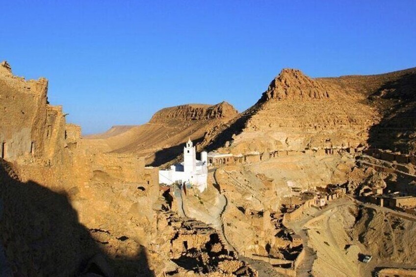 3 Days Between Bedouin Tent and Berber Chalet in the Tunisian Desert