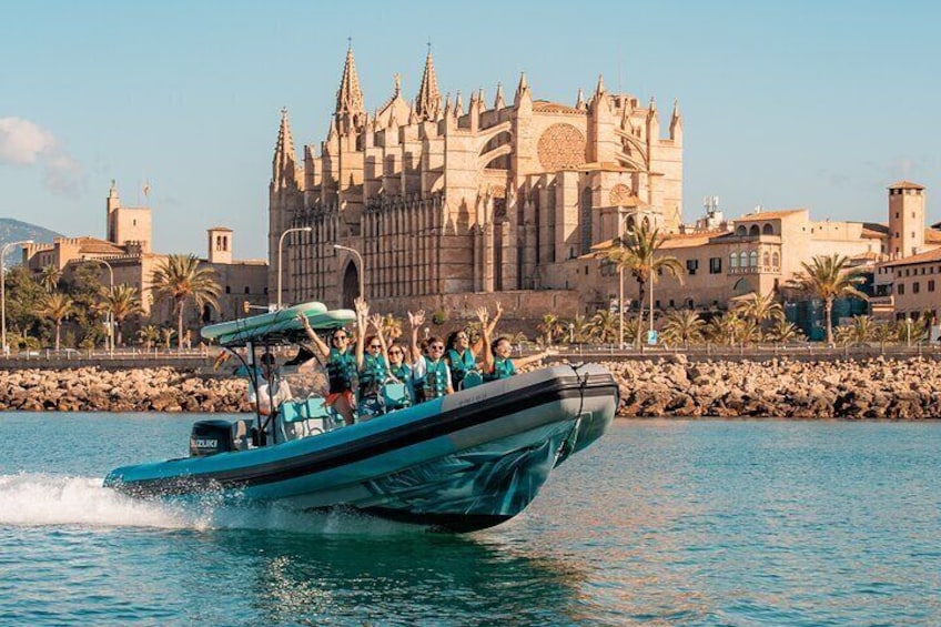 2 hours by speedboat with round trip in Puerto Club de Mar