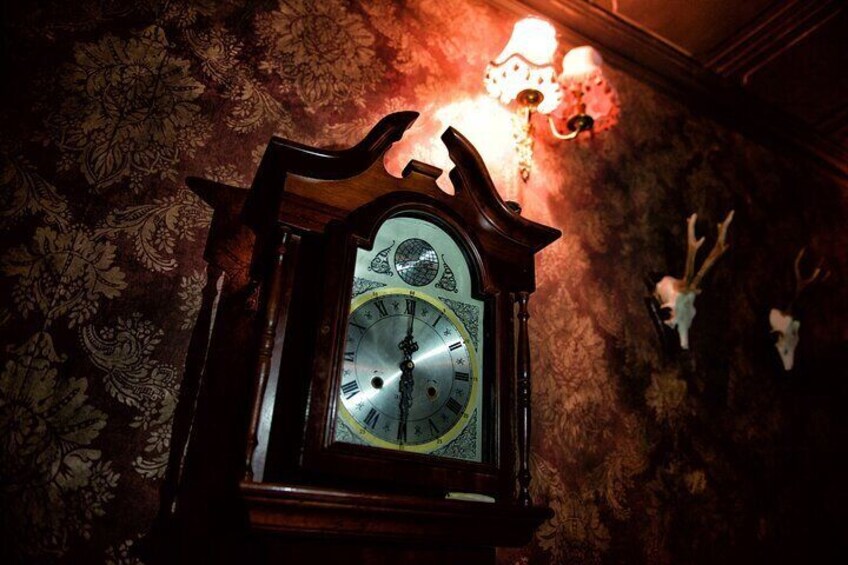 Grandfather clock in the Haunted House escape room