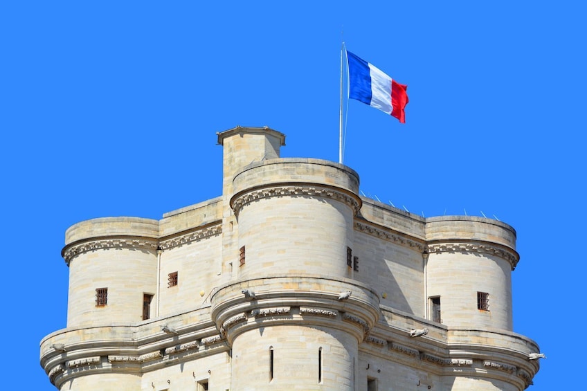 2 Days In-App Audio Tour with Ticket to Chateau de Vincennes