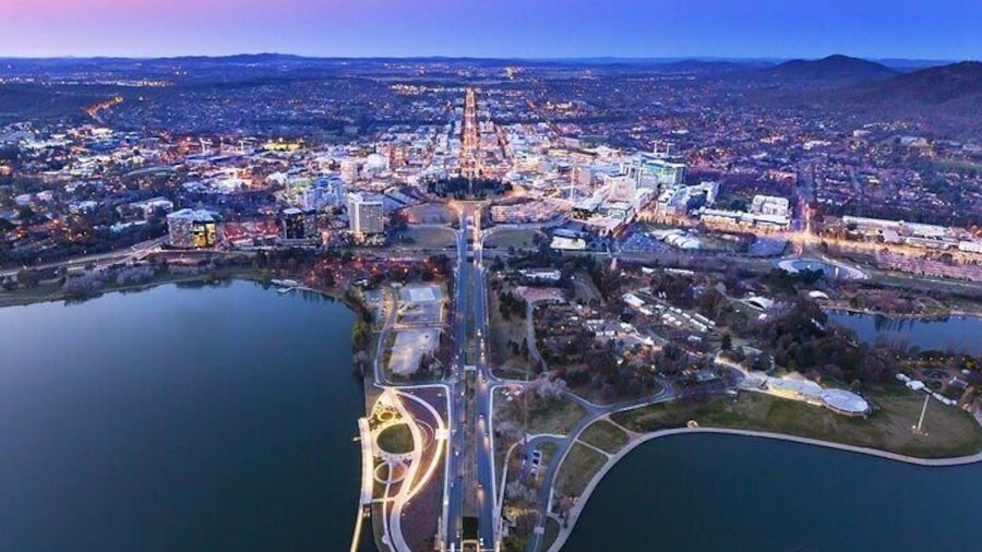 Family Walking Tour in Canberra in Capital Wonders