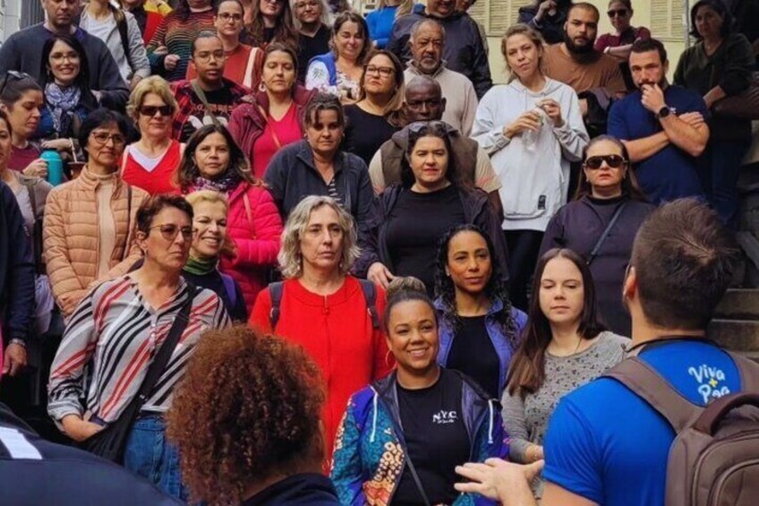 Everyone was attentive when explaining the tour.