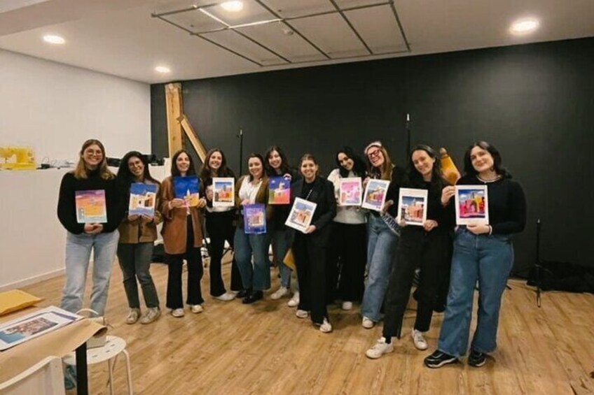 Acrylic Painting Workshop: Amazing Group Experience at Rua da Alegria. Perfect for parties, groups, and unforgettable bachelor or bachelorette parties.