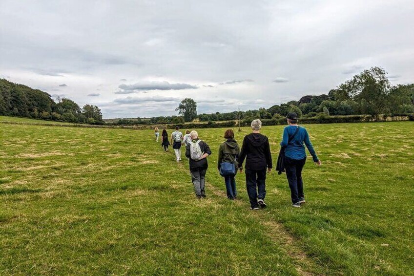 Enjoy countryside walks in the Cotswolds with an expert guided