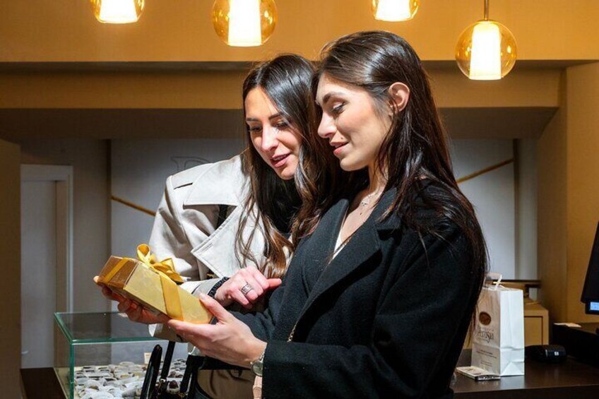 Milan Shopping Tour with Final Aperitif