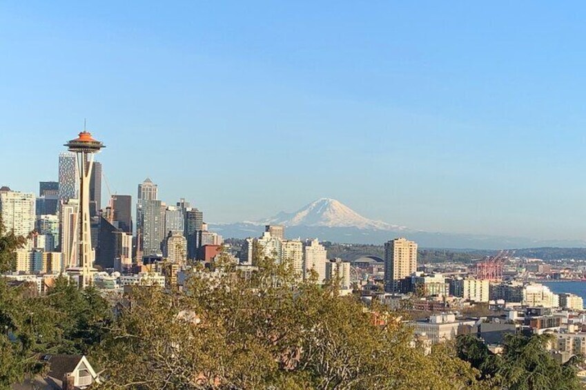 Scenic Seattle Sunset Views and Nightlife in Neighborhoods