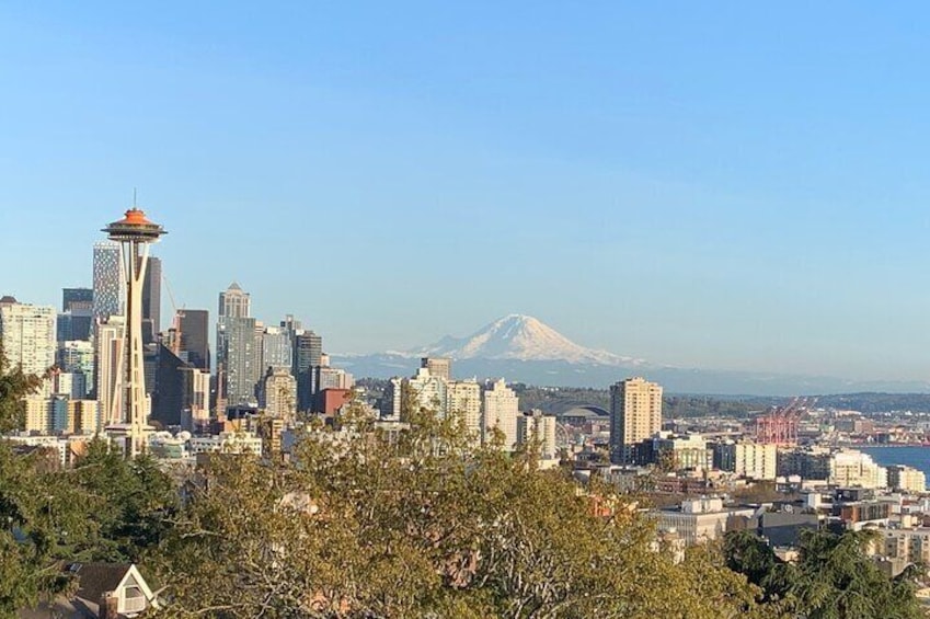 Scenic Seattle Sunset Views and Nightlife in Neighborhoods