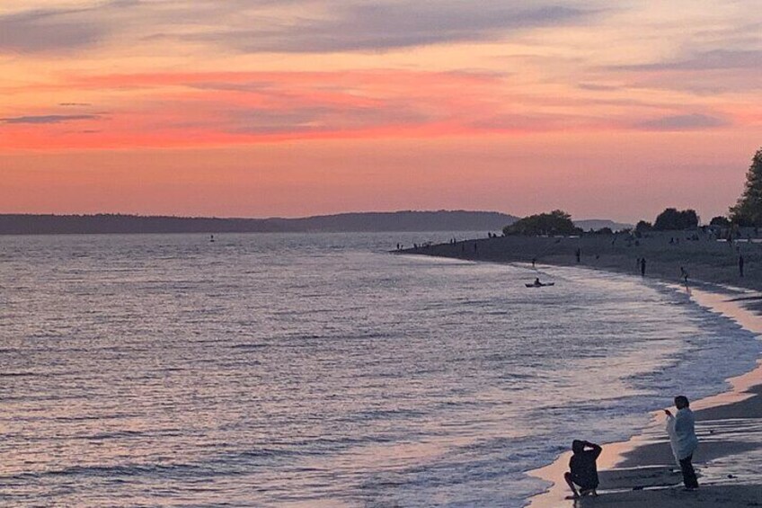 Scenic Seattle Sunset Views and Nightlife in Neighborhoods