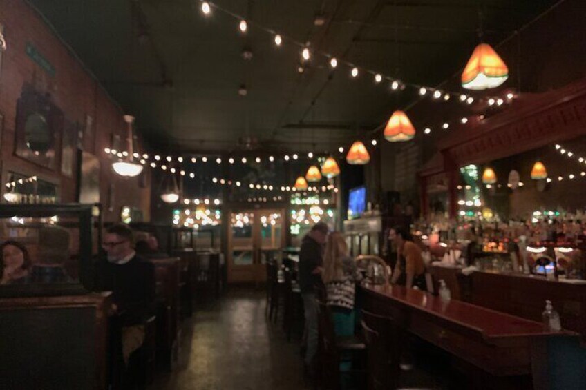 Scenic Seattle Sunset Views and Nightlife in Neighborhoods