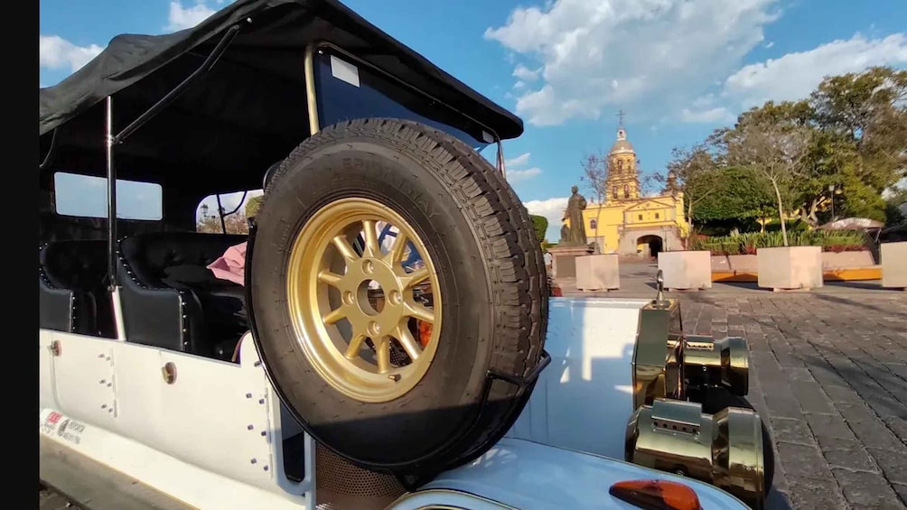 Picture 2 for Activity Querétaro: Electric Vehicle Tour of Historic Center