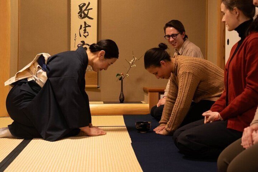 Kenrokuen Tea Ceremony Experience in Kanazawa