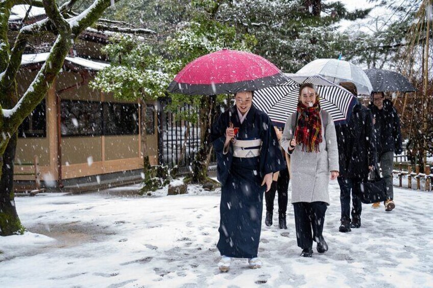 Kenrokuen Tea Ceremony Experience in Kanazawa