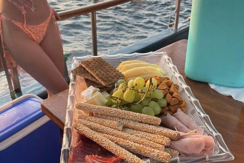 Athens Sunset Cruise Tour with Cocktails