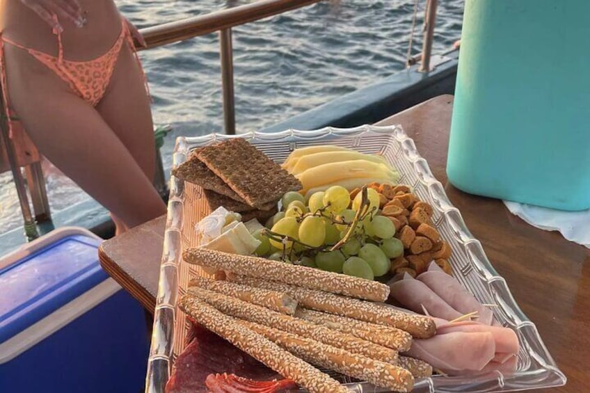 Athens Sunset Cruise Tour with Cocktails