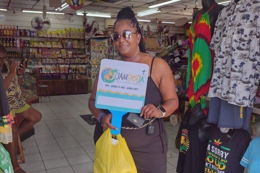 Shopping and sightseeing tour in Ocho Rios with pick up