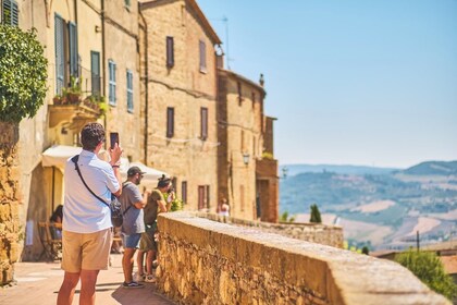 Val d'Orcia Full Day Tour with Wine Tasting from Florence