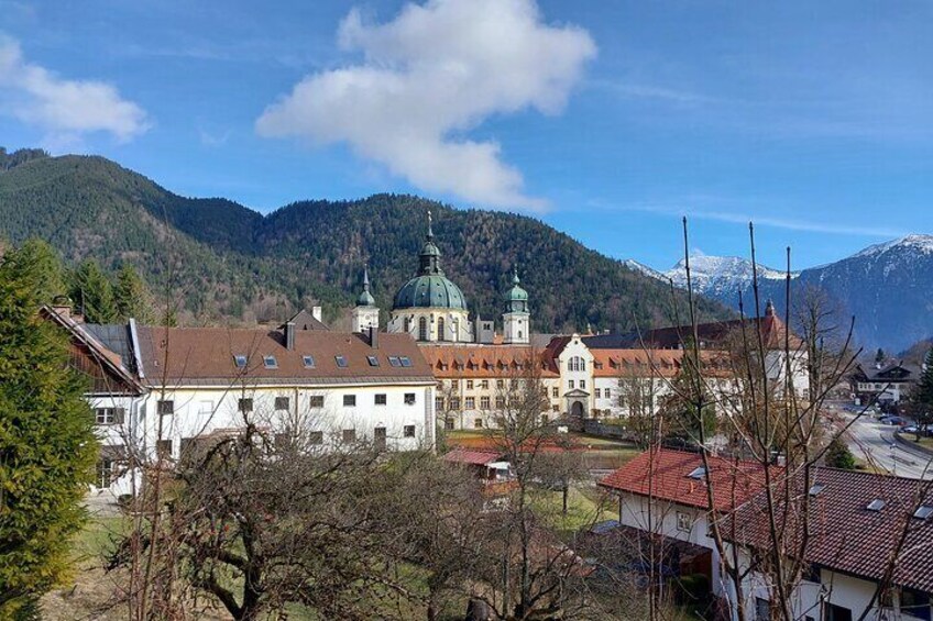 Would you like to go on an exciting treasure hunt at the world-famous Ettal Monastery?