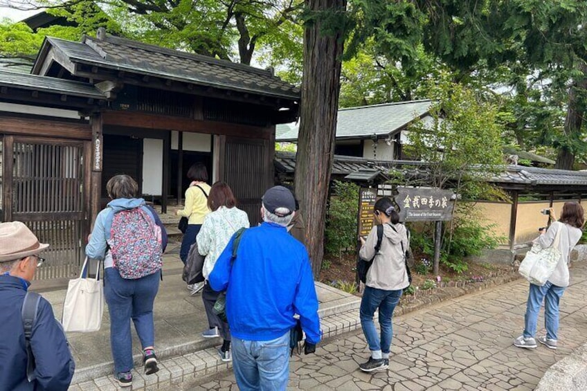 Private Omiya Bonsai Village Tour with Licensed Guide 