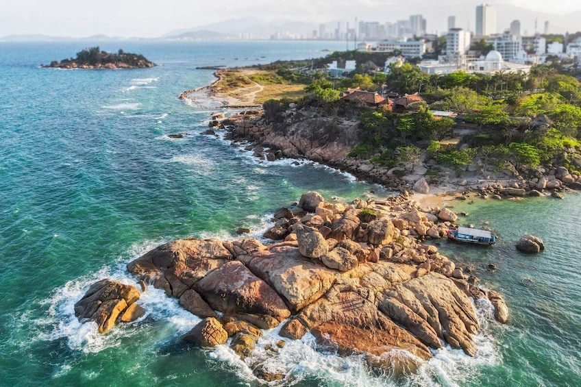 Nha Trang Top Cultural Sights: Oceanographic, Pagodas & Markets Tour