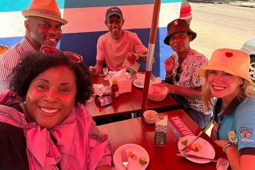 Adega Pérola - Bar em Copacabana fundado na década de 1950