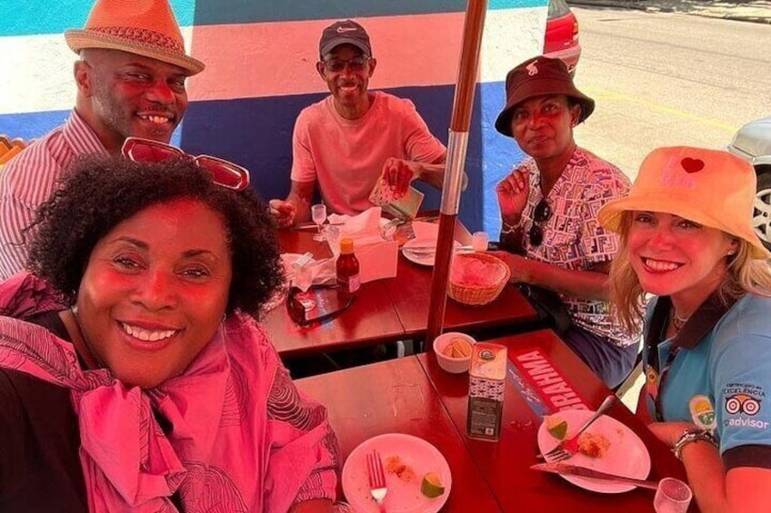 Adega Pérola - Bar em Copacabana fundado na década de 1950