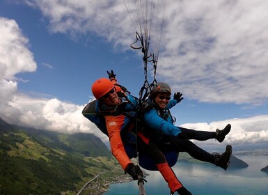 Lucerne: Unique Tandem Paragliding Flight Experience