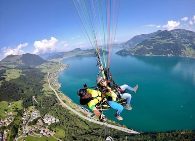 Luzern / Lucerne: Unique Tandem Paragliding Experience