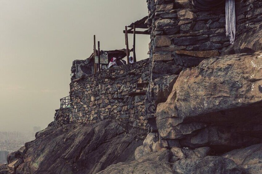 Jabal Al Noor ( Hira Cave)