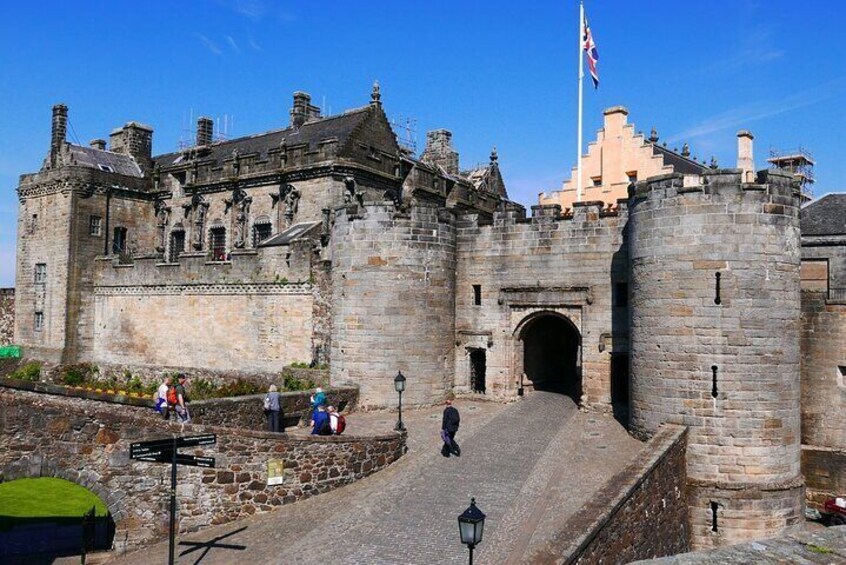 We'll make a stop at Stirling Castle, where you can explore either the castle or the charming town—it's your choice as entry is not free.

 Tours for Up to 4 People 

️ Book Now! ️