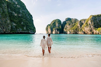 Phuket : Excursion d'une journée aux îles Phi Phi en catamaran rapide