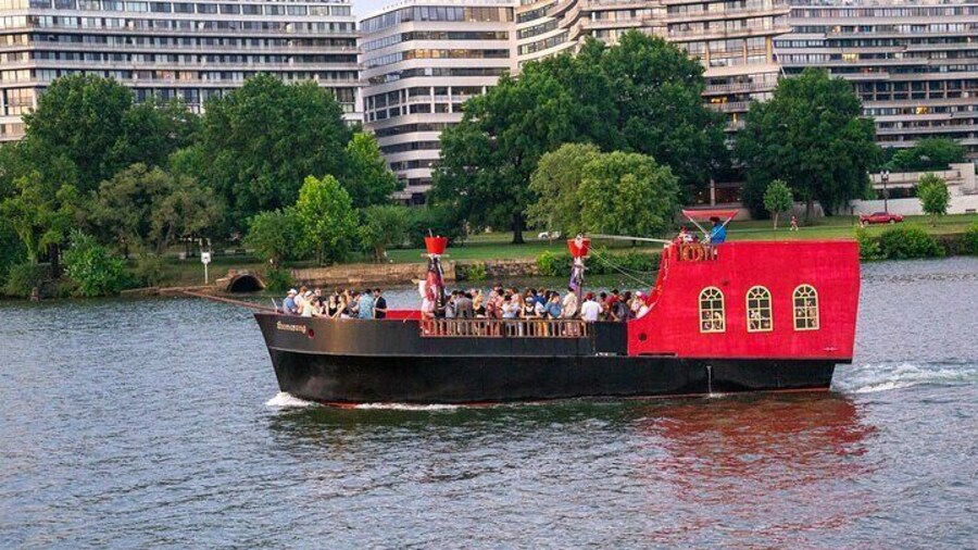 Pirate Ship Treasure Hunt Cruise along Potomac