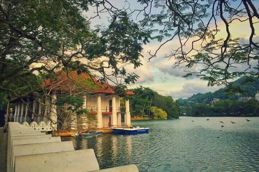 Kandy Lake
