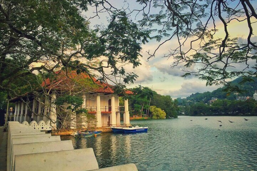 Kandy Lake