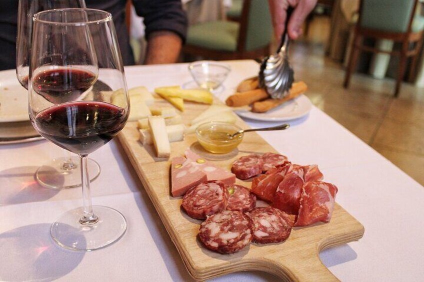 Private Guided Food and Wine Tasting Experience in Castelbuono