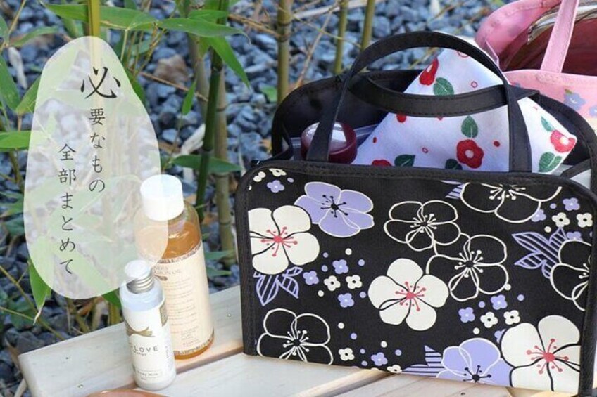 you’ll receive a stylish onsen bag containing a beautifully designed Japanese towel and shampoo, adding a touch of elegance to your experience. 