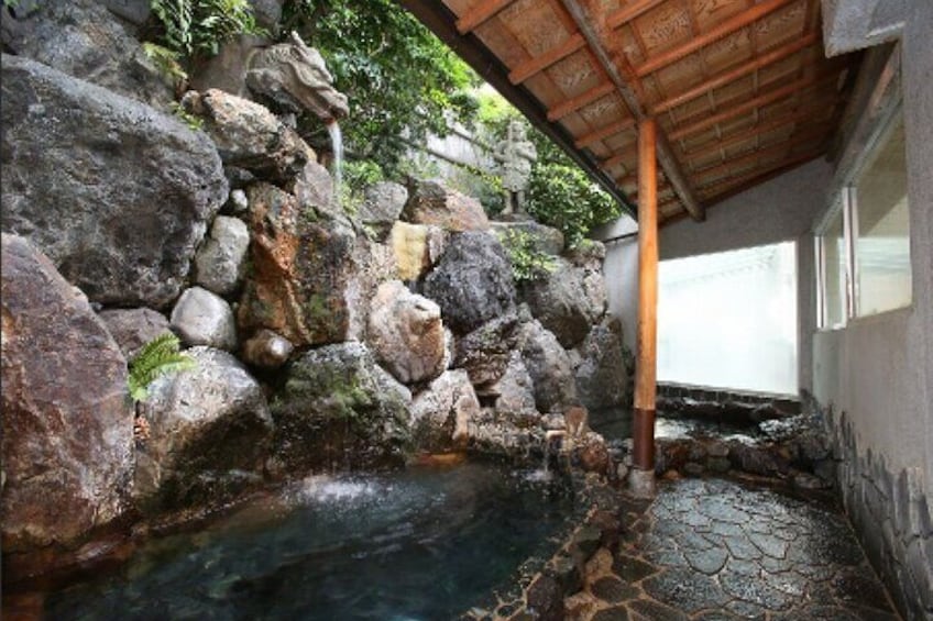 Guide tour of Japanese bathing culture at Funaoka Onsen