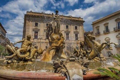 Private 8-hour tour of Syracuse, Ortigia and Noto