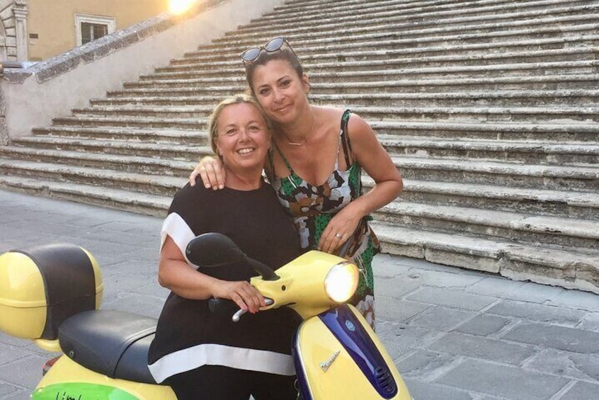 Vespa Tour of the Borghi and the Area Around Lake Trasimeno