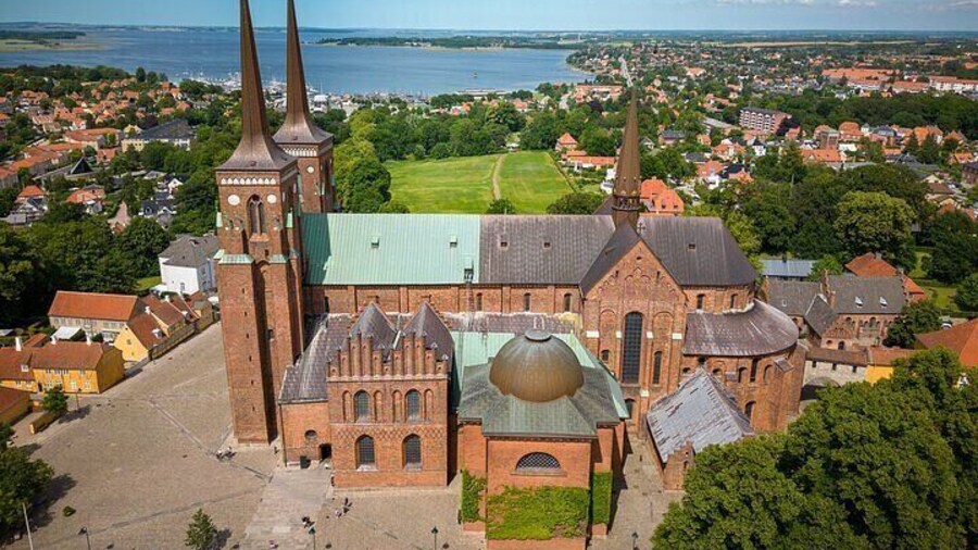 Roskilde Domkirke and Frederiksborg Castle in a Slow pace